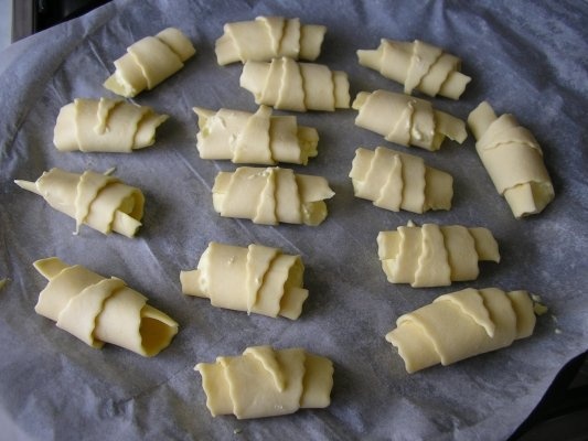 Pateuri cu branza