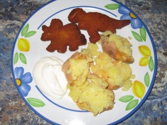 Cartofi copti in cuptor cu crochete de pui