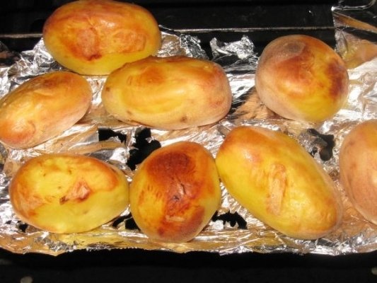 Cartofi copti in cuptor cu crochete de pui