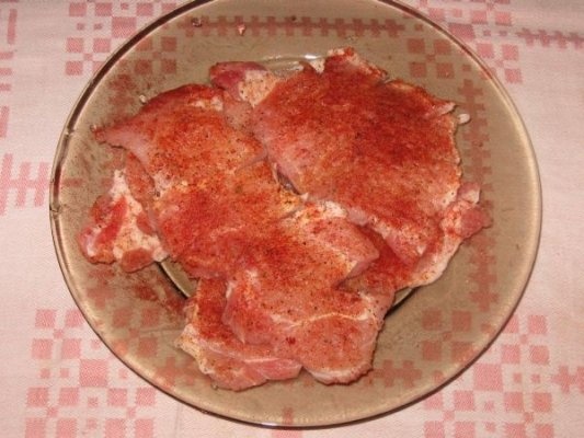 Gratar de porc cu ceapa rosie