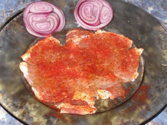 Gratar de porc cu ceapa rosie
