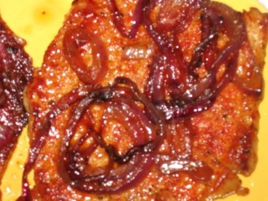 Gratar de porc cu ceapa rosie