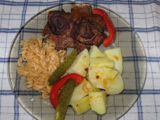 Gratar de porc cu ceapa rosie