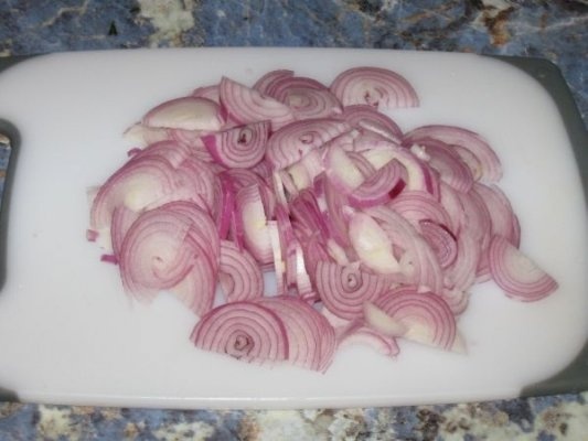 Salata de ceapa rosie