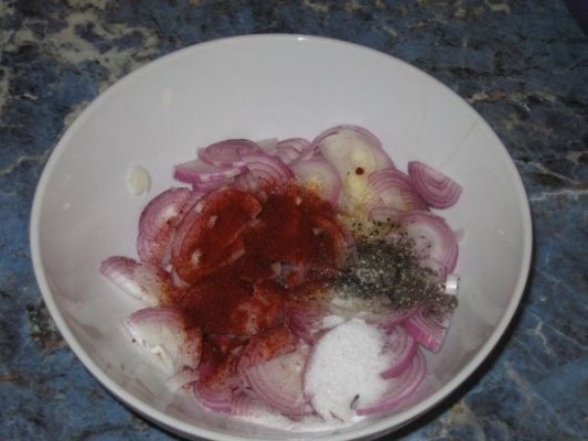 Salata de ceapa rosie