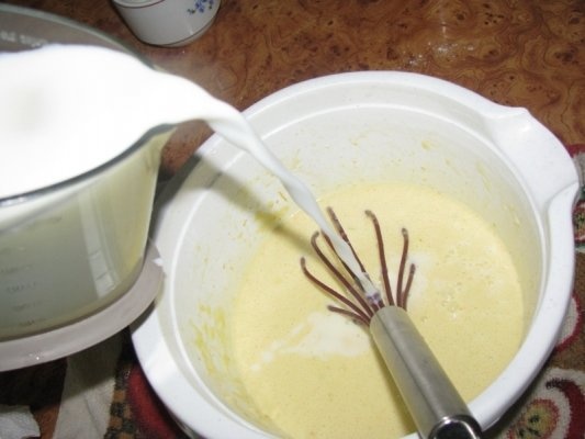 Clatite cu mere caramelizate si migdale crocante