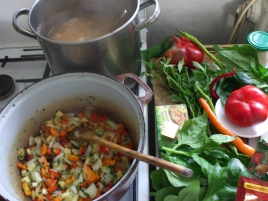 Mancare de fasole uscata cu costita la gratar