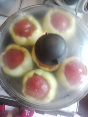 Ardei umpluti si sos