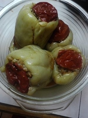 Ardei umpluti si sos