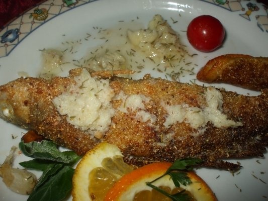 Salau prajit cu usturoi