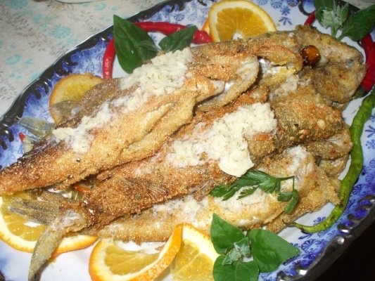 Salau prajit cu usturoi