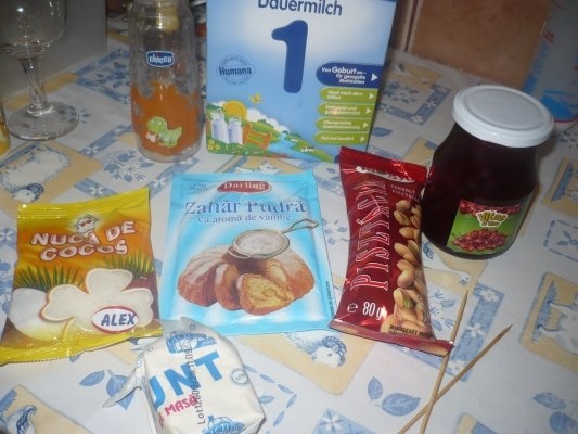 Bomboane de cocos cu merisoare si fistic