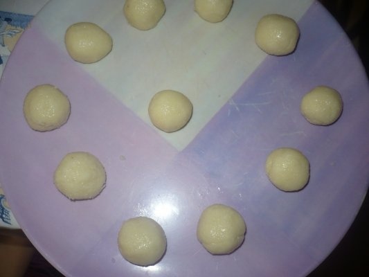 Bomboane de cocos cu merisoare si fistic