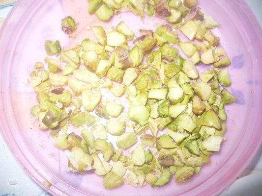 Bomboane de cocos cu merisoare si fistic