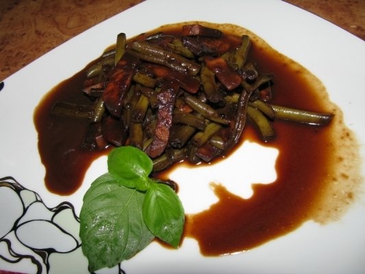 Fasole verde si telina cu sos dulce-acrisor