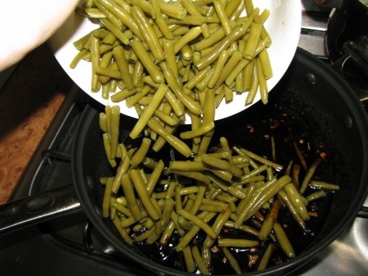 Fasole verde si telina cu sos dulce-acrisor