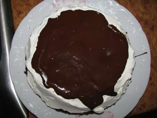 Tort cu blat de cacao si crema de ciocolata