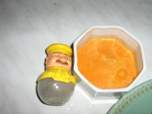 Crap prajit, cu sos de usturoi