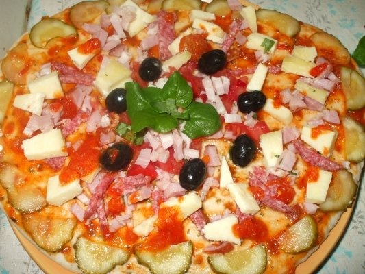 Pizza cu blat semipreparat