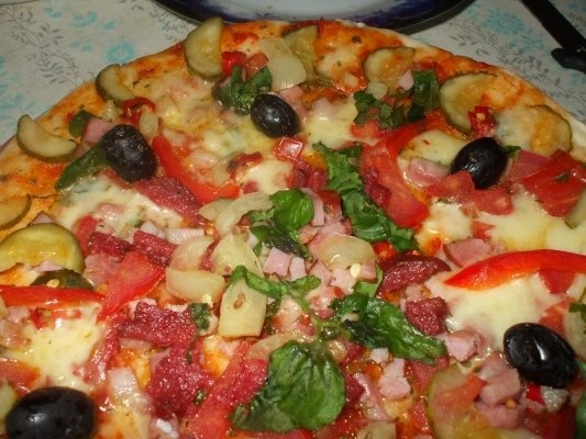 Pizza cu blat semipreparat