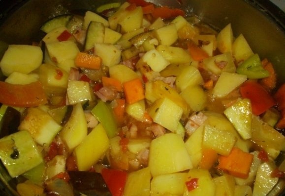 Mancare de  Legume cu costita afumata