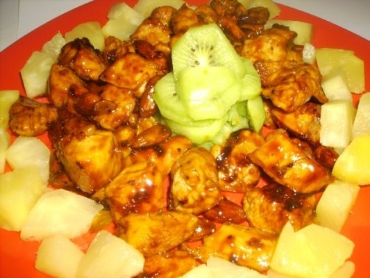 Piept de pui cu migdale, ananas si kiwi