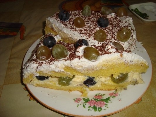 Prajitura cu frisca si struguri