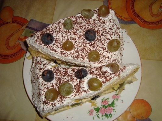 Prajitura cu frisca si struguri