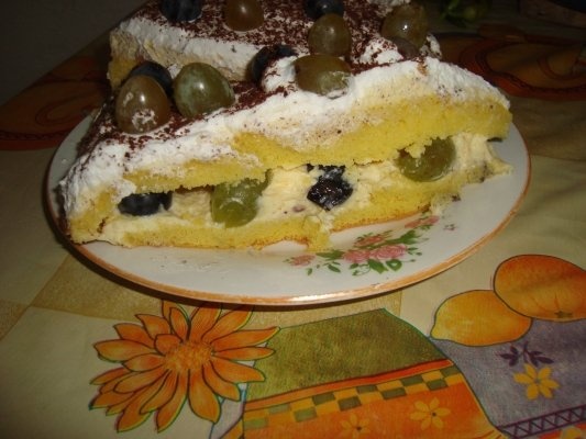 Prajitura cu frisca si struguri