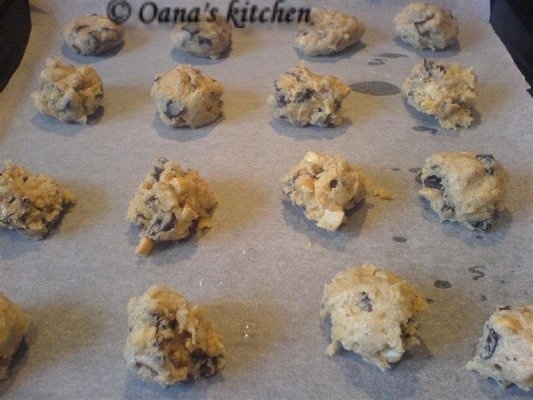 Chocolate chip cookies (biscuiti cu ciocolata, nuci si alune)