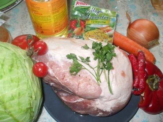 Varza dulce cu carne de porc la cuptor