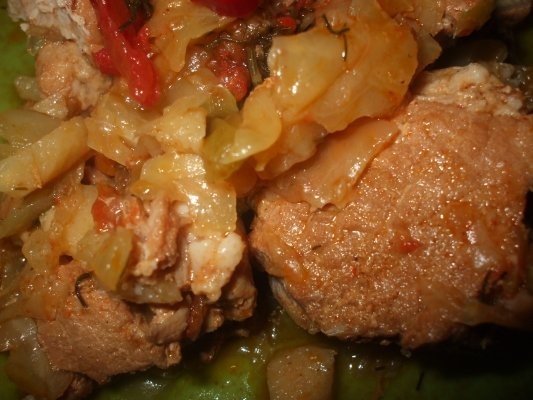 Varza dulce cu carne de porc la cuptor