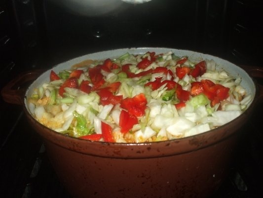 Varza dulce cu carne de porc la cuptor