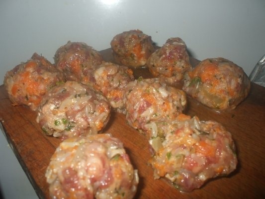 Ciorba din oase de vacuta cu perisoare