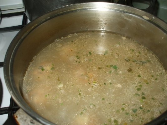 Ciorba din oase de vacuta cu perisoare