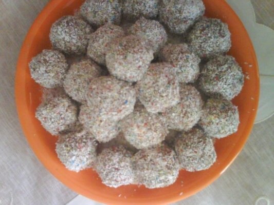 Bomboane din biscuiti cu visine