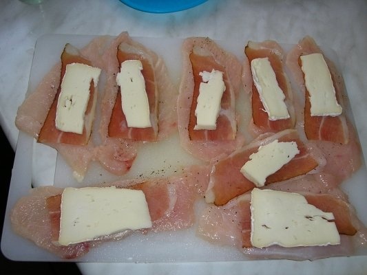 Rulouri de pui cu gorgonzola