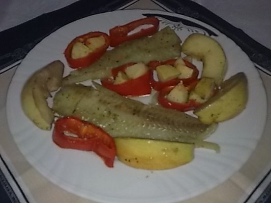 File de cod cu garnitura de gutui si ardei gras rosu