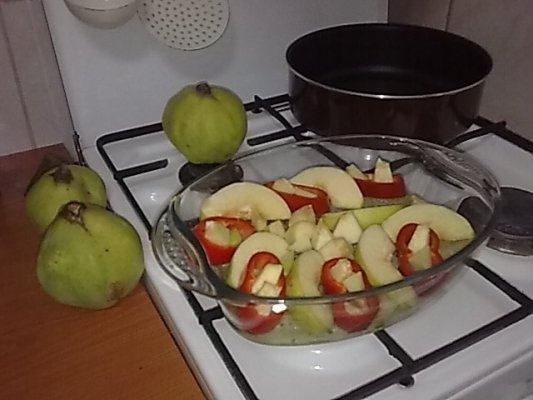 File de cod cu garnitura de gutui si ardei gras rosu