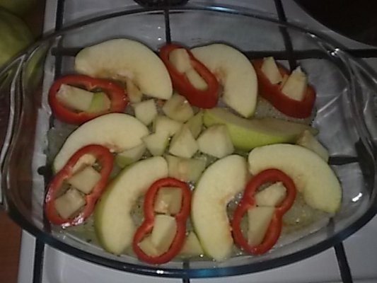 File de cod cu garnitura de gutui si ardei gras rosu