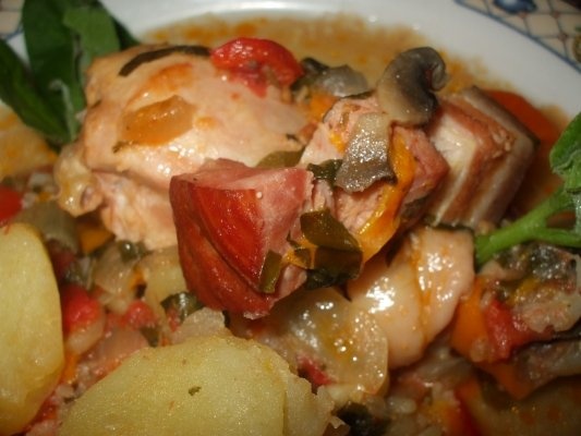 Mancare de pui cu costita si cartofi