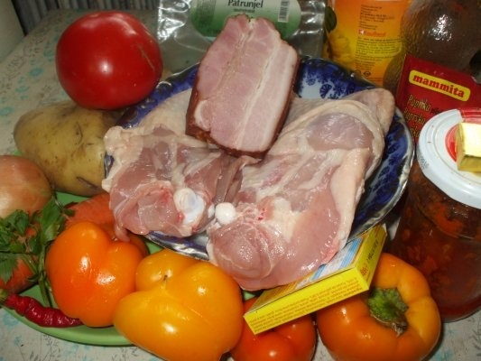 Mancare de pui cu costita si cartofi