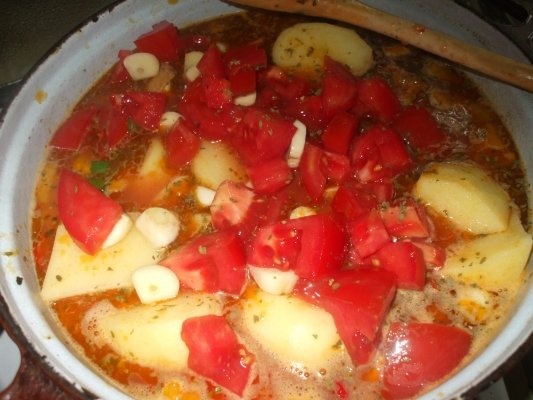 Mancare de pui cu costita si cartofi