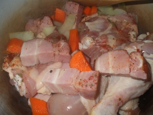 Mancare de pui cu costita si cartofi