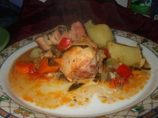 Mancare de pui cu costita si cartofi