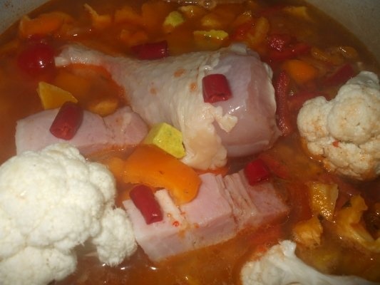 Mancare de pui cu costita si cartofi