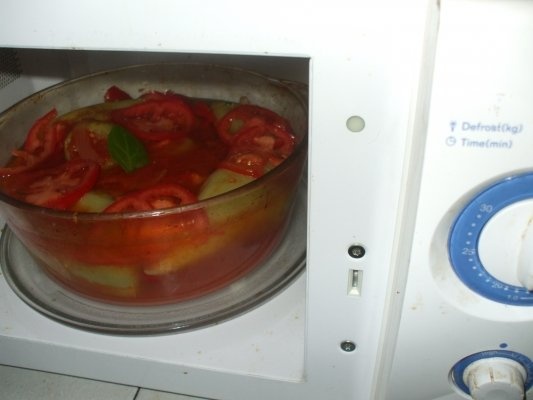 Ardei umpluti cu curcan la microunde