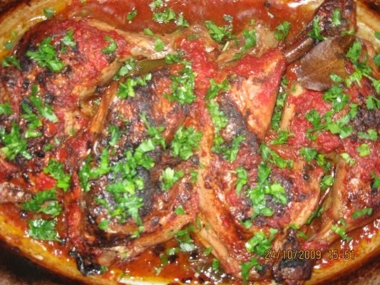 Pulpe de pui la cuptor cu sos de rosii