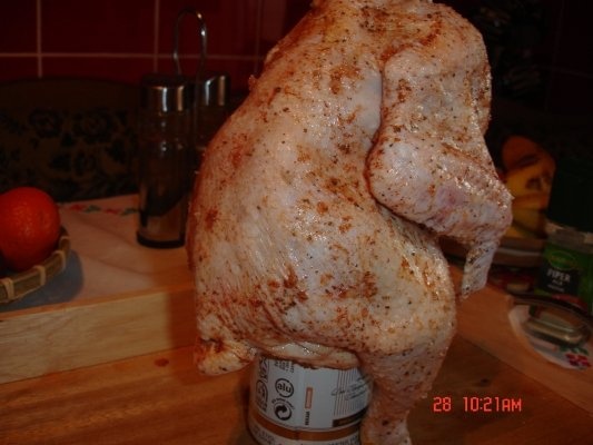 Pui pe cutie de bere