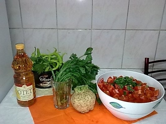 Rosii cu telina si ardei iute pentru ciorbe